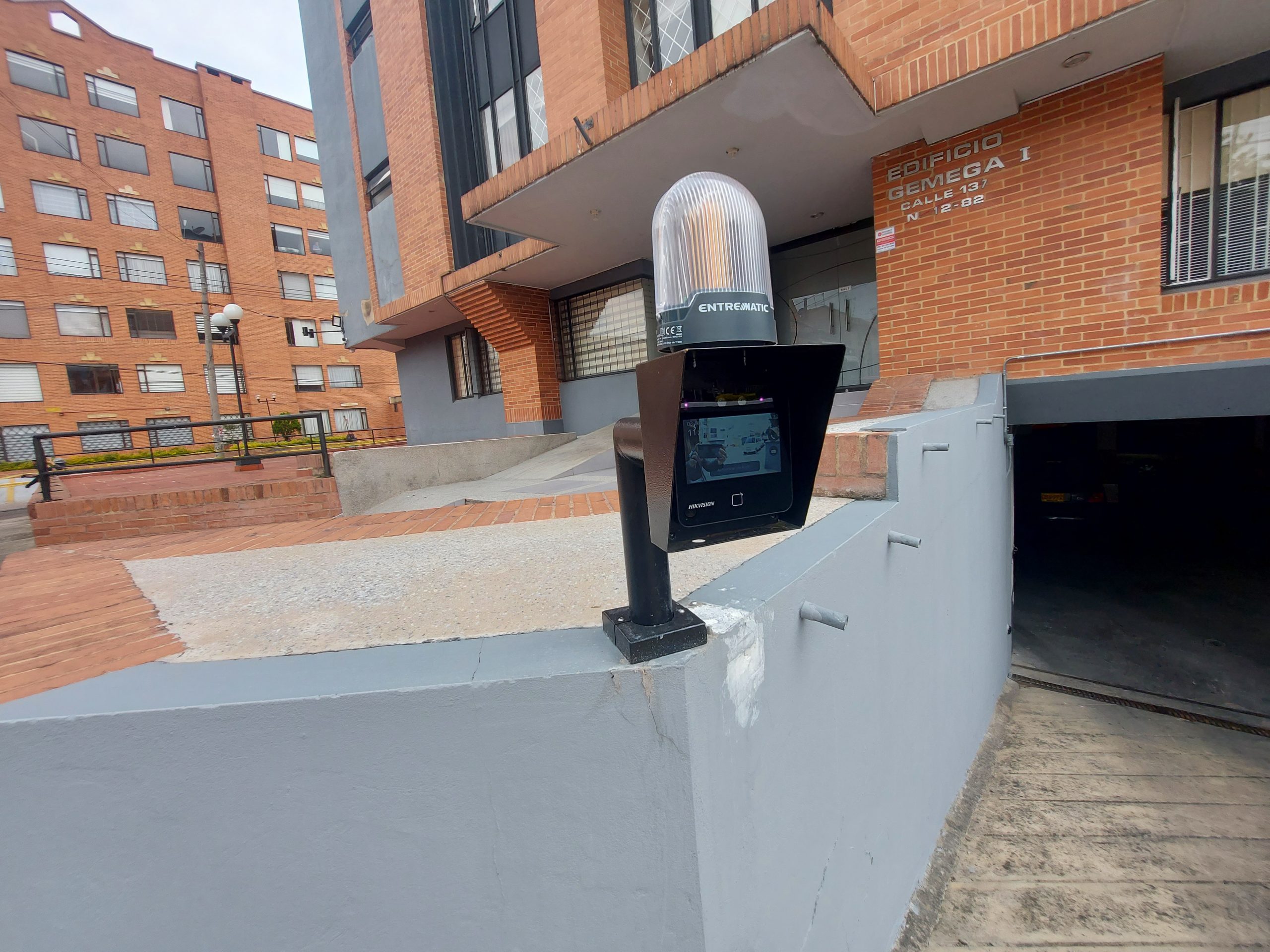 Ingreso vehicular con reconocimiento facial